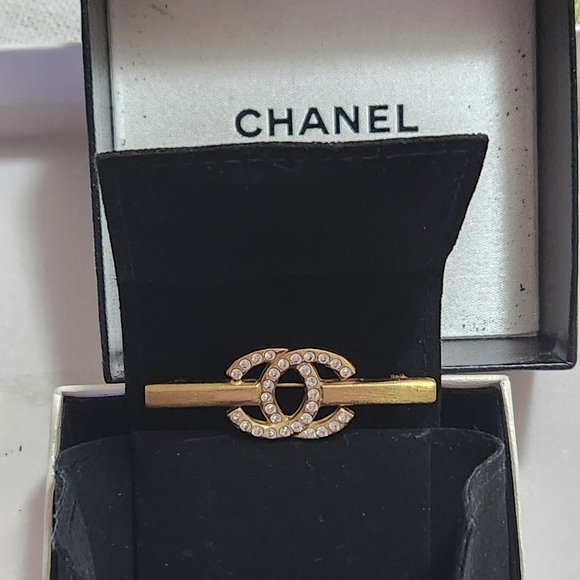 Chanel Brooch - Picture 5 of 7